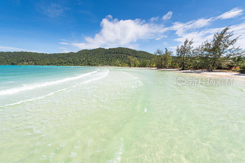 美丽的海景，在夏季的海滩上柬埔寨的Kep省Koh Tonsay